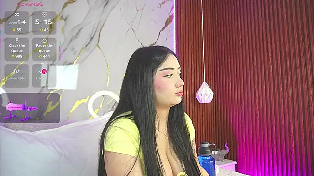 Snapshot of haylie_ chatting on February 2025 04:38:02 AM haylie online show from February 2025 04:38:02 AM