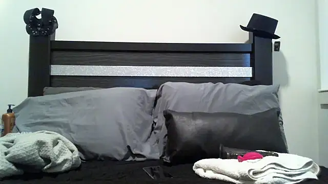 lofibunni online show from February 2026 06:03:01 PM