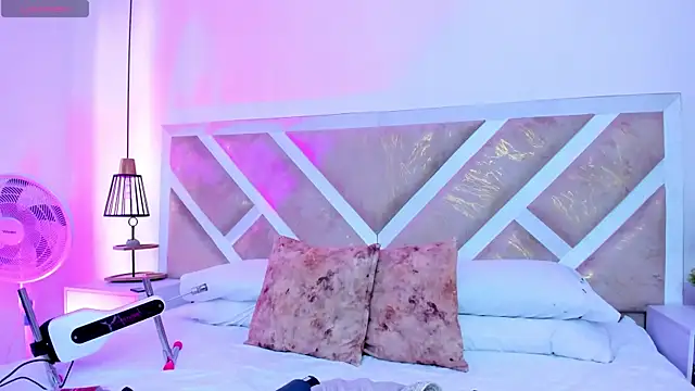 ZiaCalifa online show from February 2026 12:17:01 PM