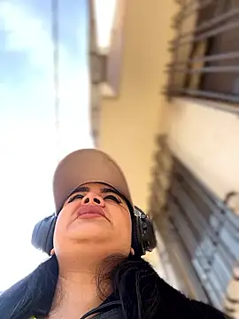 Insane Issa online show from December 2024 01:02:02 PM