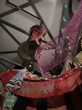 Snapshot of SummerBlueMoon chatting on October 2025 09:15:01 PM SummerBlueMoon online show from October 2025 09:15:01 PM