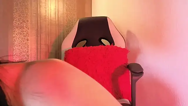 MishaKinki online show from December 2025 07:19:02 PM