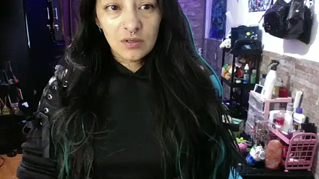 Snapshot of AngelaQueen_ chatting on June 2026 07:56:02 PM AngelaQueen online show from June 2026 07:56:02 PM