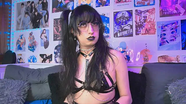 snowblack  online show from September 2025 05:51:01 PM