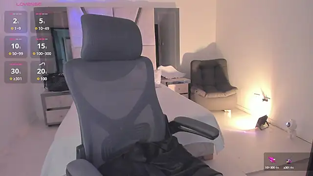 LunaBaker-1 online show from January 2025 09:22:01 PM