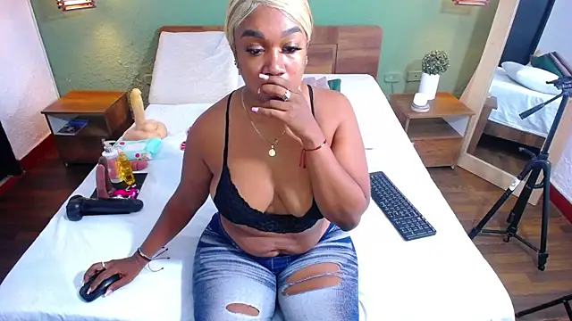 Snapshot of dannaahbrown chatting on December 2024 08:07:02 PM dannaahbrown online show from December 2024 08:07:02 PM