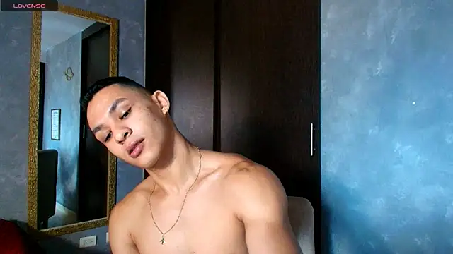 Snapshot of liuscast22 chatting on October 2025 03:01:02 PM liuscast22 online show from October 2025 03:01:02 PM