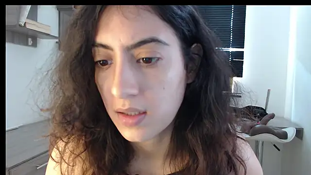 Snapshot of MIYESSI chatting on September 2025 04:18:01 PM MIYESSI online show from September 2025 04:18:01 PM