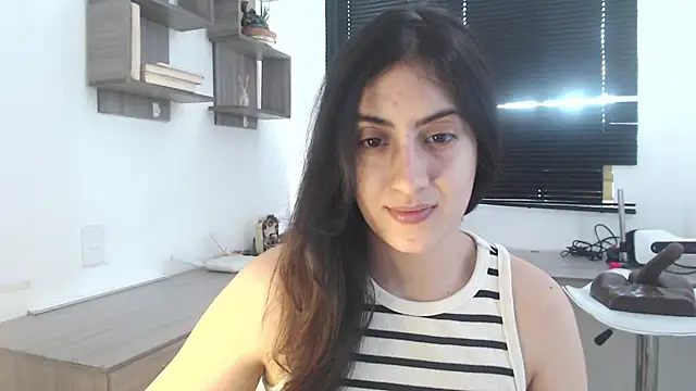 Snapshot of MIYESSI chatting on September 2025 07:50:01 PM MIYESSI online show from September 2025 07:50:01 PM