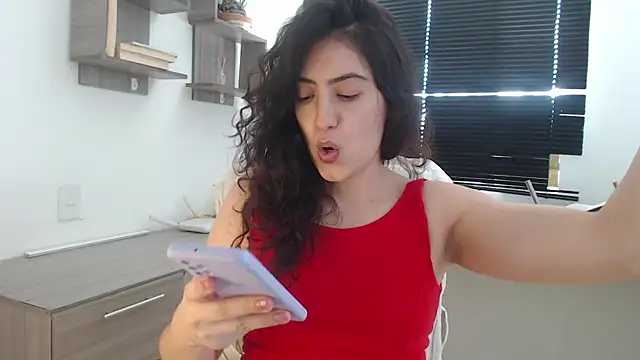 Snapshot of MIYESSI chatting on October 2025 05:54:02 PM MIYESSI online show from October 2025 05:54:02 PM