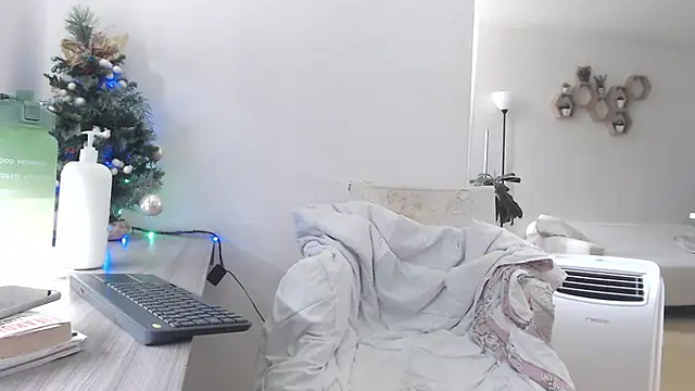 MIYESSI online show from January 2026 05:27:01 PM