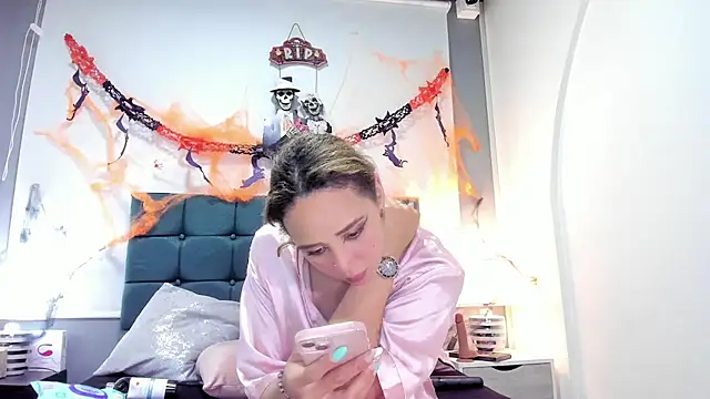 charlott lens online show from October 2025 06:10:02 PM