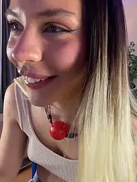 Snapshot of KittyKatyDream chatting on January 2025 04:53:01 PM KittyKatyDream online show from January 2025 04:53:01 PM