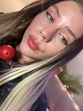 Snapshot of KittyKatyDream chatting on March 2025 12:10:02 AM KittyKatyDream online show from March 2025 12:10:02 AM