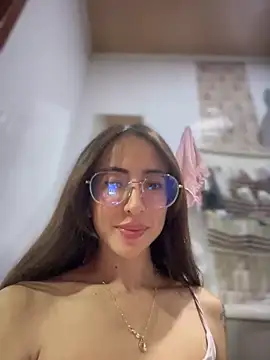 Snapshot of lauravasquez chatting on March 2025 10:31:02 PM lauravasquez online show from March 2025 10:31:02 PM