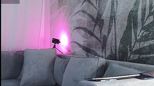 lily  foster online show from December 2024 06:41:01 AM