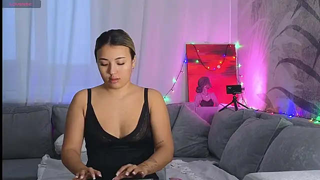 lily  foster online show from December 2024 06:09:02 AM