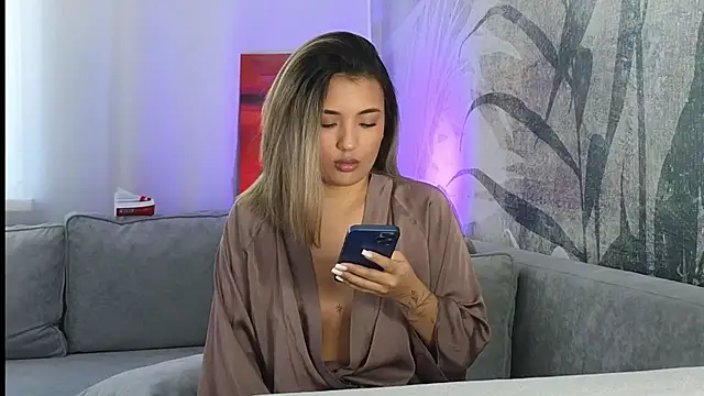 lily  foster online show from March 2025 05:50:02 AM