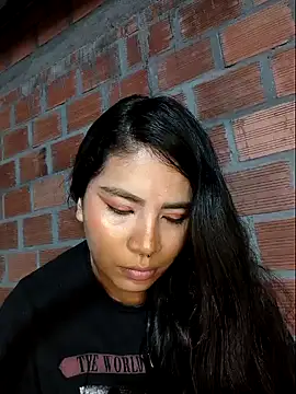 moncerrat luna online show from December 2024 12:15:02 AM