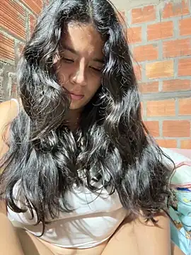 moncerrat luna online show from February 2025 06:11:02 PM