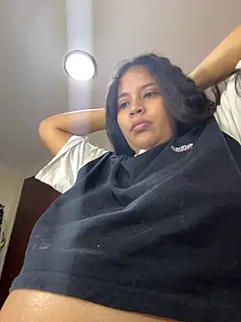 moncerrat luna online show from October 2025 09:06:01 PM