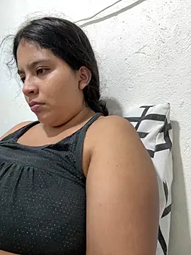 moncerrat luna online show from May 2026 09:56:02 PM