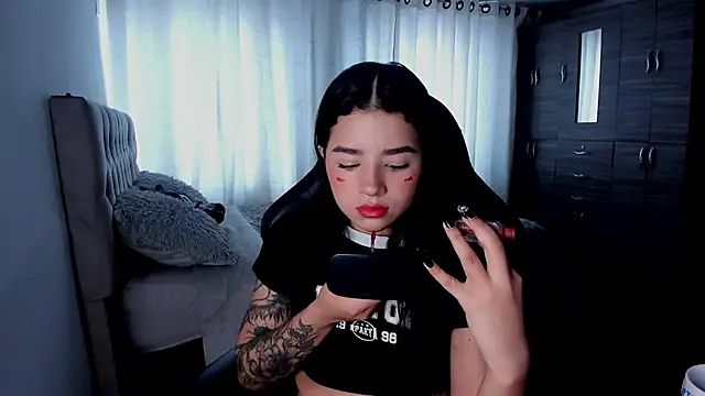 Snapshot of aliice_walker_ chatting on December 2025 03:51:01 PM aliice walker online show from December 2025 03:51:01 PM