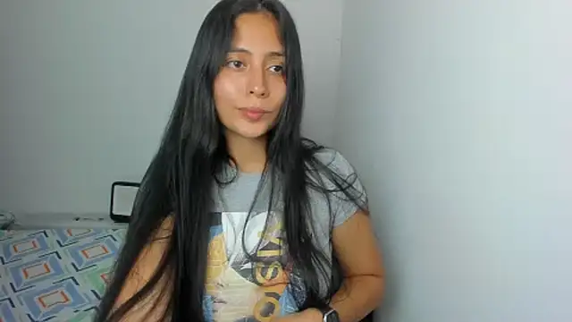 Snapshot of Sophie__Foxxx chatting on February 2025 04:07:01 AM Sophie Foxxx online show from February 2025 04:07:01 AM