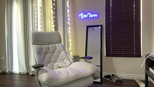 Snapshot of alexmannd chatting on October 2025 04:14:02 PM alexmannd online show from October 2025 04:14:02 PM