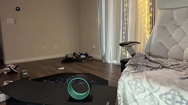 Snapshot of alexmannd chatting on October 2025 02:38:01 PM alexmannd online show from October 2025 02:38:01 PM