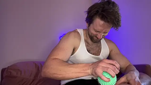 Snapshot of alexmannd chatting on November 2025 04:19:02 PM alexmannd online show from November 2025 04:19:02 PM