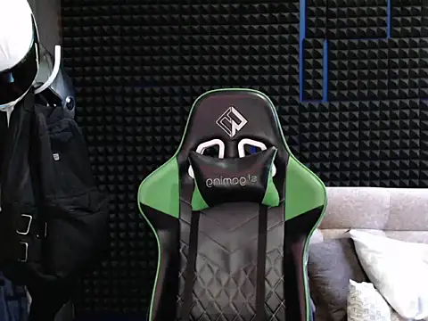 Snapshot of Curly_Angel24 chatting on October 2025 10:32:02 PM Curly Angel24 online show from October 2025 10:32:02 PM