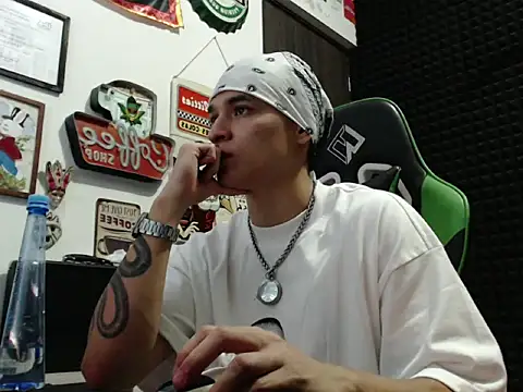 Snapshot of Curly_Angel24 chatting on November 2025 01:20:02 AM Curly Angel24 online show from November 2025 01:20:02 AM