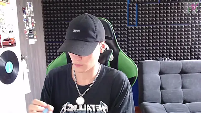 Snapshot of Curly_Angel24 chatting on December 2025 10:03:01 PM Curly Angel24 online show from December 2025 10:03:01 PM