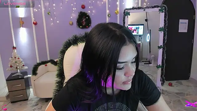 martinasaez online show from December 2024 01:08:01 AM