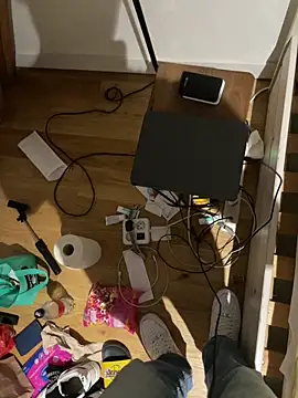 Snapshot of la_chiennete chatting on October 2025 08:31:01 PM la chiennete online show from October 2025 08:31:01 PM