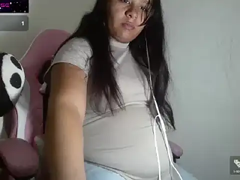 Snapshot of Charis_21 chatting on December 2024 01:18:02 AM Charis 21 online show from December 2024 01:18:02 AM