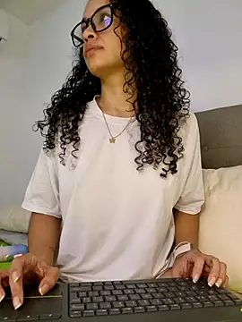 Snapshot of angela__98 chatting on March 2026 12:23:01 PM angela 98 online show from March 2026 12:23:01 PM