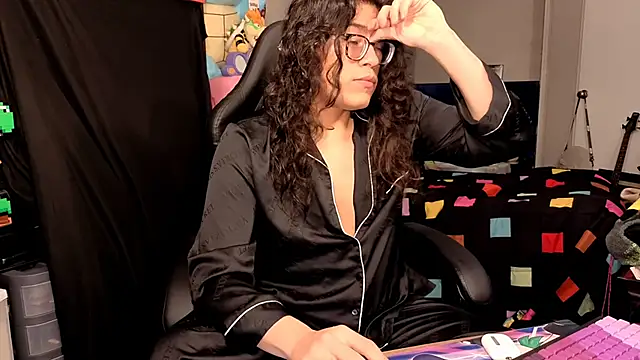 ShinyCherub online show from November 2025 06:33:02 PM