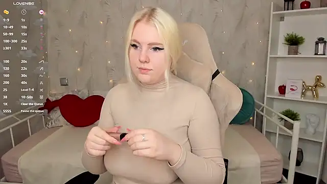 Snapshot of art_lovee chatting on December 2024 01:03:01 AM art lovee online show from December 2024 01:03:01 AM