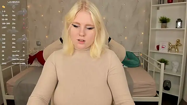 Snapshot of art_lovee chatting on December 2024 04:35:02 AM art lovee online show from December 2024 04:35:02 AM