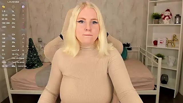 Snapshot of art_lovee chatting on December 2024 07:47:01 AM art lovee online show from December 2024 07:47:01 AM