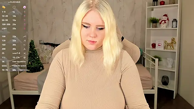 Snapshot of art_lovee chatting on December 2024 01:12:01 AM art lovee online show from December 2024 01:12:01 AM