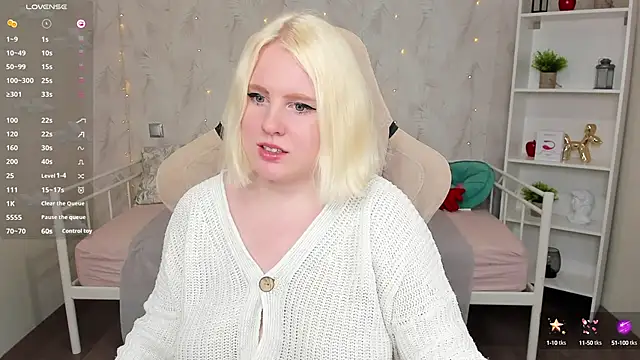 Snapshot of art_lovee chatting on January 2025 07:43:02 AM art lovee online show from January 2025 07:43:02 AM