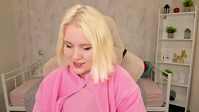 Snapshot of art_lovee chatting on January 2025 01:05:02 AM art lovee online show from January 2025 01:05:02 AM