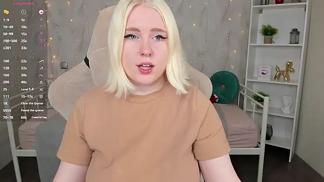 Snapshot of art_lovee chatting on February 2025 11:41:02 AM art lovee online show from February 2025 11:41:02 AM