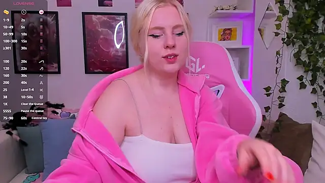 Snapshot of art_lovee chatting on September 2025 01:17:01 AM art lovee online show from September 2025 01:17:01 AM