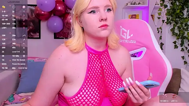 Snapshot of art_lovee chatting on October 2025 01:15:02 AM art lovee online show from October 2025 01:15:02 AM