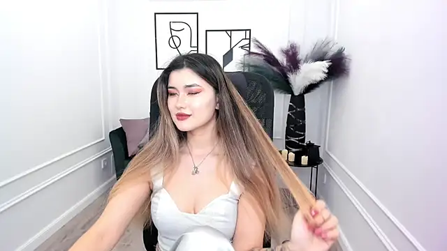 AnneTLi online show from November 2025 03:29:02 AM