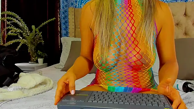 KeryHillson online show from December 2024 12:22:01 PM